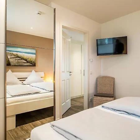 Haus Strandlaeufer 1 3 Buesumer Sprotte Appartement *